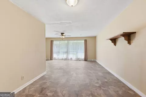 Living - 42 Charles St, Toccoa, GA 30577 photo 6 of 7