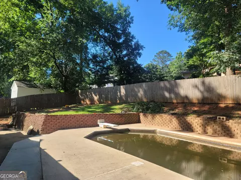 538 Cole Dr SW, Lilburn, GA 30047