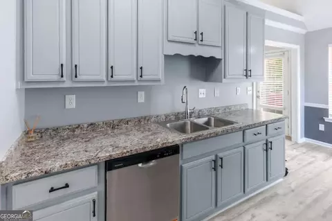 Kitchen - 165 Syracuse Ln, Covington, GA 30016 photo 2 of 3