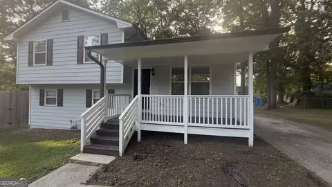141 Hemlock Cir, Lawrenceville, GA 30046