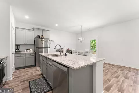 Kitchen - 70 Edith Ct, Statham, GA 30666 photo 2 of 4