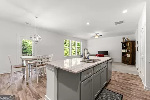 Kitchen - 70 Edith Ct, Statham, GA 30666 photo 3 of 4