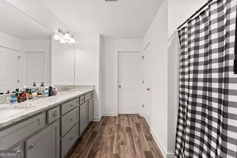Entry Way - 70 Edith Ct, Statham, GA 30666 photo 7 of 9