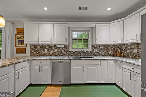 Kitchen - 39 Village Pointe Dr, Lagrange, GA 30240 photo 1 of 2