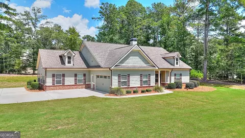 1414 Maple Cove Ln, Loganville, GA 30052