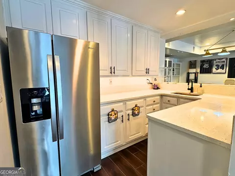 Kitchen - 302 Shadow Gln, Mcdonough, GA 30253 photo 7 of 7