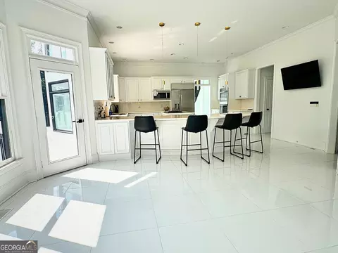 Kitchen - 302 Shadow Gln, Mcdonough, GA 30253 photo 4 of 7