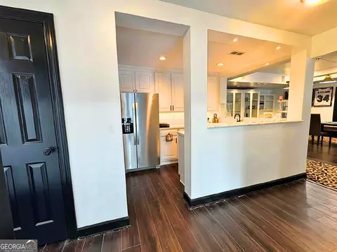 Kitchen - 302 Shadow Gln, Mcdonough, GA 30253 photo 6 of 7