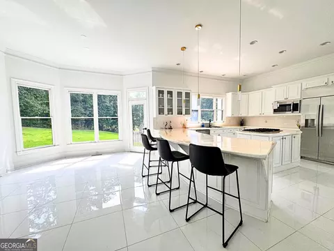 Kitchen - 302 Shadow Gln, Mcdonough, GA 30253 photo 3 of 7