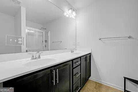 Bath - 3908 Augustine Pl, Rex, GA 30273 photo 4 of 5