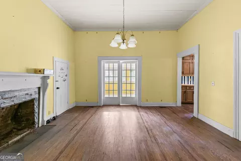 Living - 1047 Dixie Rd, Covington, GA 30014 photo 3 of 6