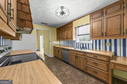Kitchen - 1047 Dixie Rd, Covington, GA 30014 photo 3 of 3