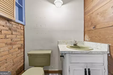 Bath - 1047 Dixie Rd, Covington, GA 30014 photo 1 of 3
