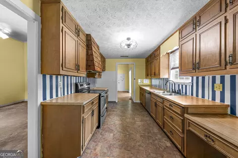 Kitchen - 1047 Dixie Rd, Covington, GA 30014 photo 2 of 3