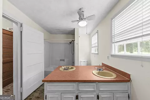 Bath - 1047 Dixie Rd, Covington, GA 30014 photo 2 of 3
