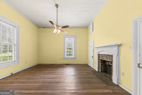 Living - 1047 Dixie Rd, Covington, GA 30014 photo 1 of 6