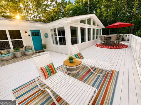935 Pine Cir, Woodstock, GA 30189