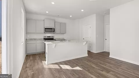 Entry Way - 8169 Coldstream Dr, Fairburn, GA 30213 photo 3 of 4