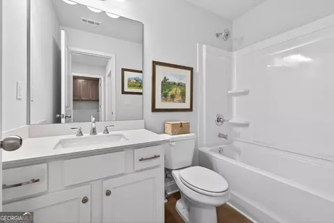 Bath - 1146 Bartlett Trce, Suwanee, GA 30024 photo 1 of 1