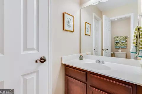 Bath - 116 Riverview Dr, Suwanee, GA 30024 photo 4 of 7