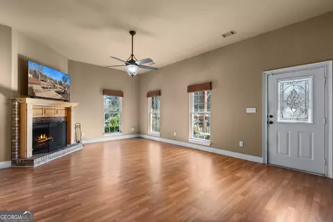 Living - 200 Bradley Rd, Jackson, GA 30233 photo 2 of 4