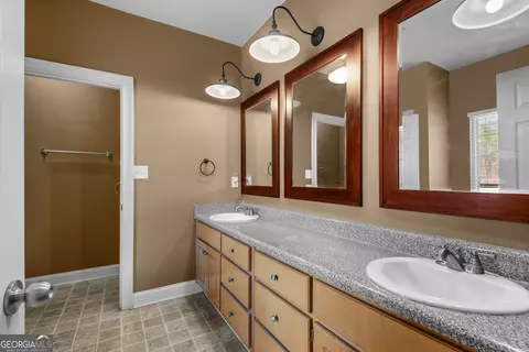 Bath - 200 Bradley Rd, Jackson, GA 30233 photo 2 of 3