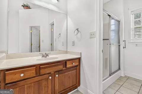 Bath - 1137 E Shoreview Rd, Mcdonough, GA 30253 photo 2 of 3