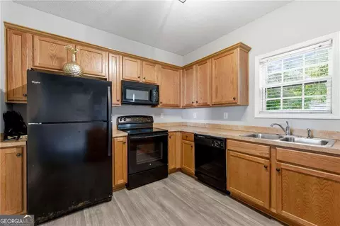 Kitchen - 313 Venture Path, Hiram, GA 30141 photo 2 of 2