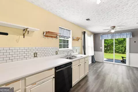 Kitchen - 1648 Graystone Dr, Hampton, GA 30228 photo 4 of 5