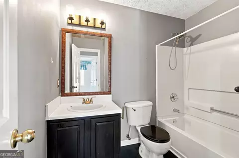 Bath - 1648 Graystone Dr, Hampton, GA 30228 photo 4 of 4