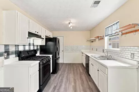 Kitchen - 1648 Graystone Dr, Hampton, GA 30228 photo 2 of 5