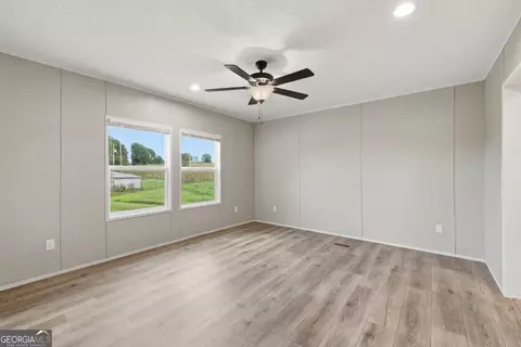 Living - 915 Smith Loop Rd, Demorest, GA 30535 photo 4 of 4