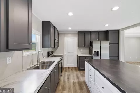 Kitchen - 915 Smith Loop Rd, Demorest, GA 30535 photo 2 of 4
