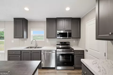 Kitchen - 915 Smith Loop Rd, Demorest, GA 30535 photo 4 of 4
