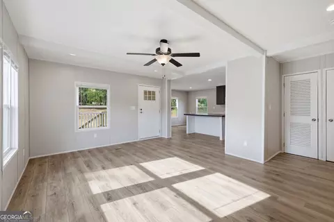 Living - 915 Smith Loop Rd, Demorest, GA 30535 photo 2 of 4