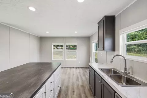 Kitchen - 915 Smith Loop Rd, Demorest, GA 30535 photo 3 of 4