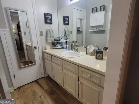 Bath - 205 Pinehaven Dr, Lagrange, GA 30240 photo 1 of 3