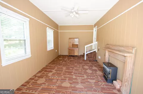 Living - 202 Sivell Rd, Lagrange, GA 30241 photo 5 of 8
