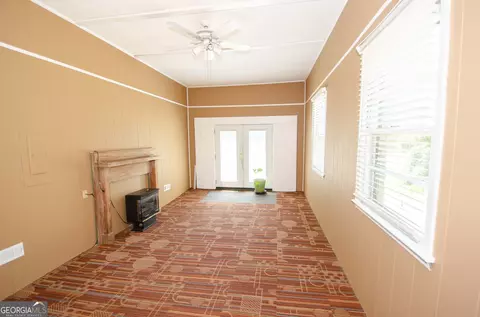 Living - 202 Sivell Rd, Lagrange, GA 30241 photo 4 of 8