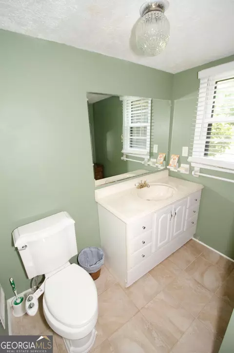 Bath - 202 Sivell Rd, Lagrange, GA 30241 photo 4 of 4