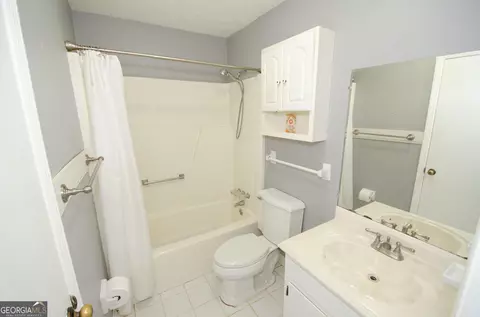 Bath - 202 Sivell Rd, Lagrange, GA 30241 photo 3 of 4
