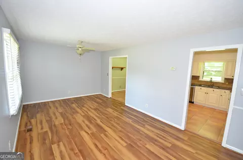 Living - 202 Sivell Rd, Lagrange, GA 30241 photo 3 of 8