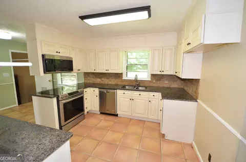 Kitchen - 202 Sivell Rd, Lagrange, GA 30241 photo 2 of 2