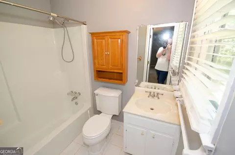 Bath - 202 Sivell Rd, Lagrange, GA 30241 photo 1 of 4