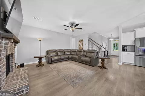 Entry Way - 249 Borders St, Jefferson, GA 30549 photo 4 of 12