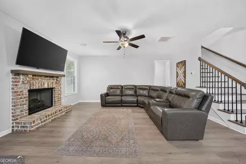 Living - 249 Borders St, Jefferson, GA 30549 photo 3 of 3
