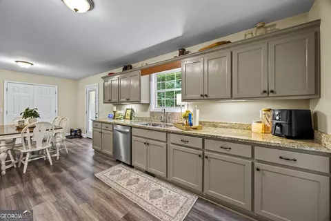 Kitchen - 540 James Maxwell Rd, Commerce, GA 30529 photo 1 of 2