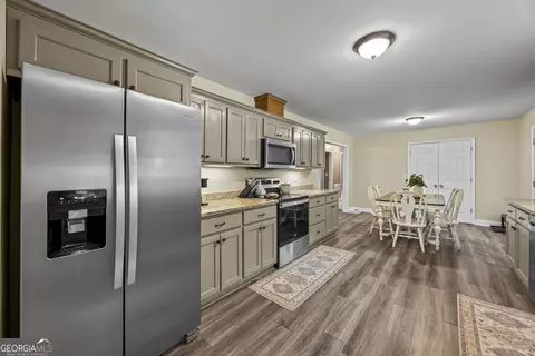 Kitchen - 540 James Maxwell Rd, Commerce, GA 30529 photo 2 of 2
