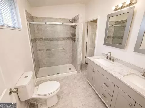 Bath - 140 E Hamm Rd, Jackson, GA 30233 photo 4 of 4