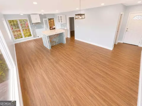 Living - 140 E Hamm Rd, Jackson, GA 30233 photo 3 of 4